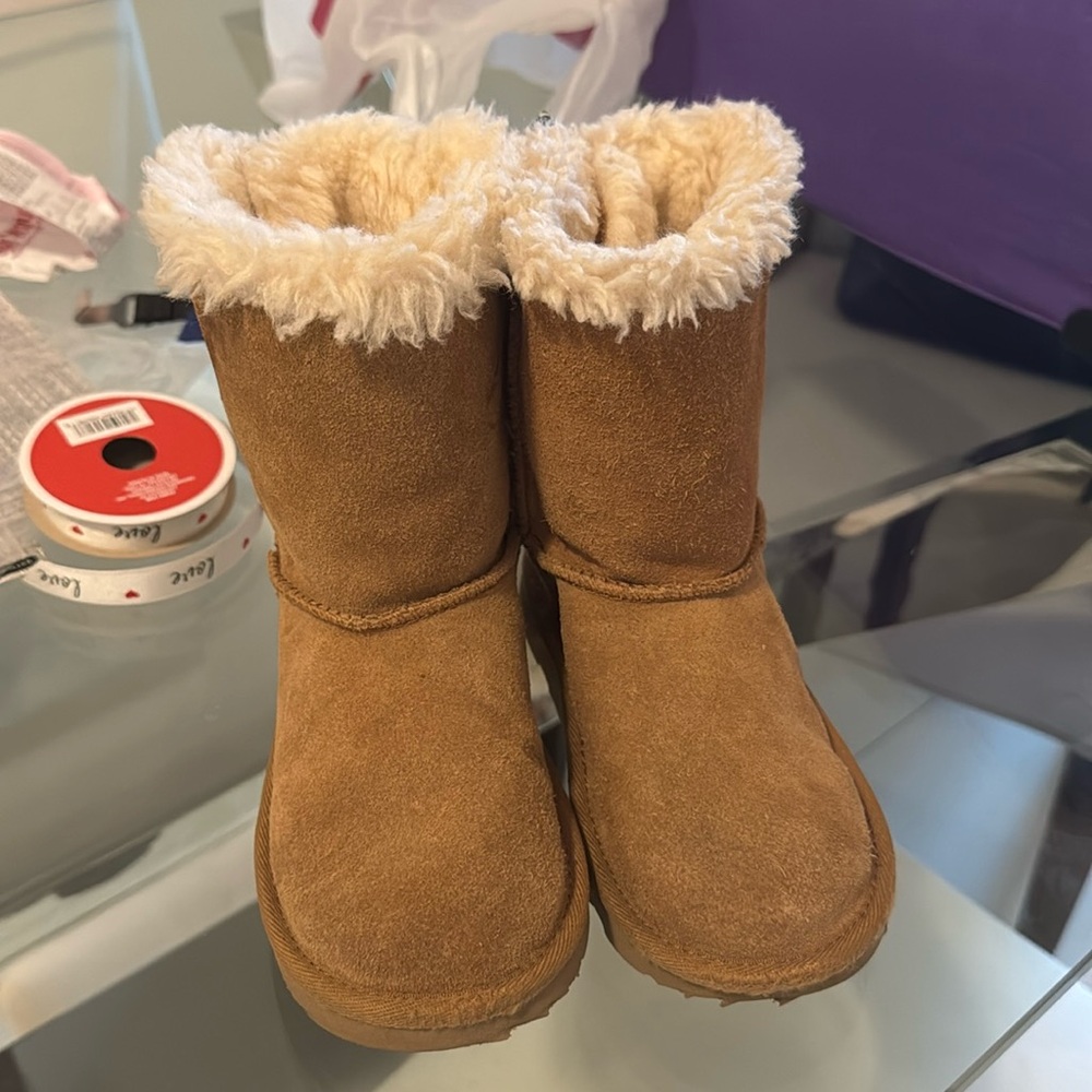 Girl’s Bow Uggs